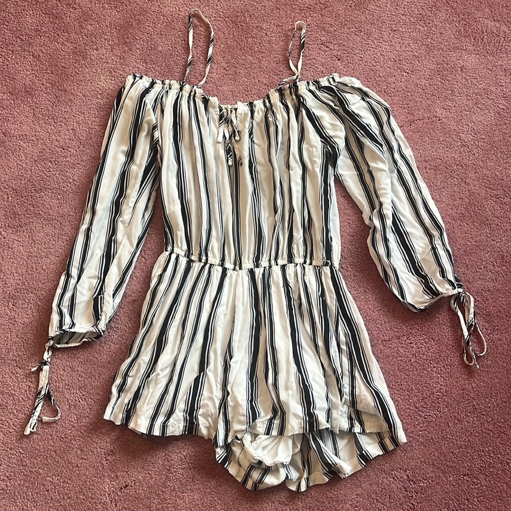 Off Shoulder Striped Romper Size L